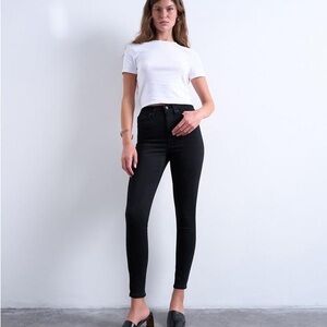 TOPSHOP
Black Jamie High-Rise Skinny Jeans
